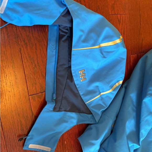 Helly Hansen jacket - size large - Picture 6 of 6